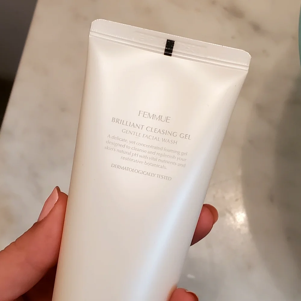 Brilliant Cleansing Gel - White